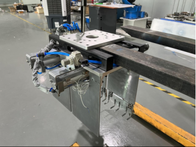 紙箱碼垛用什么機(jī)器人夾具更合適？